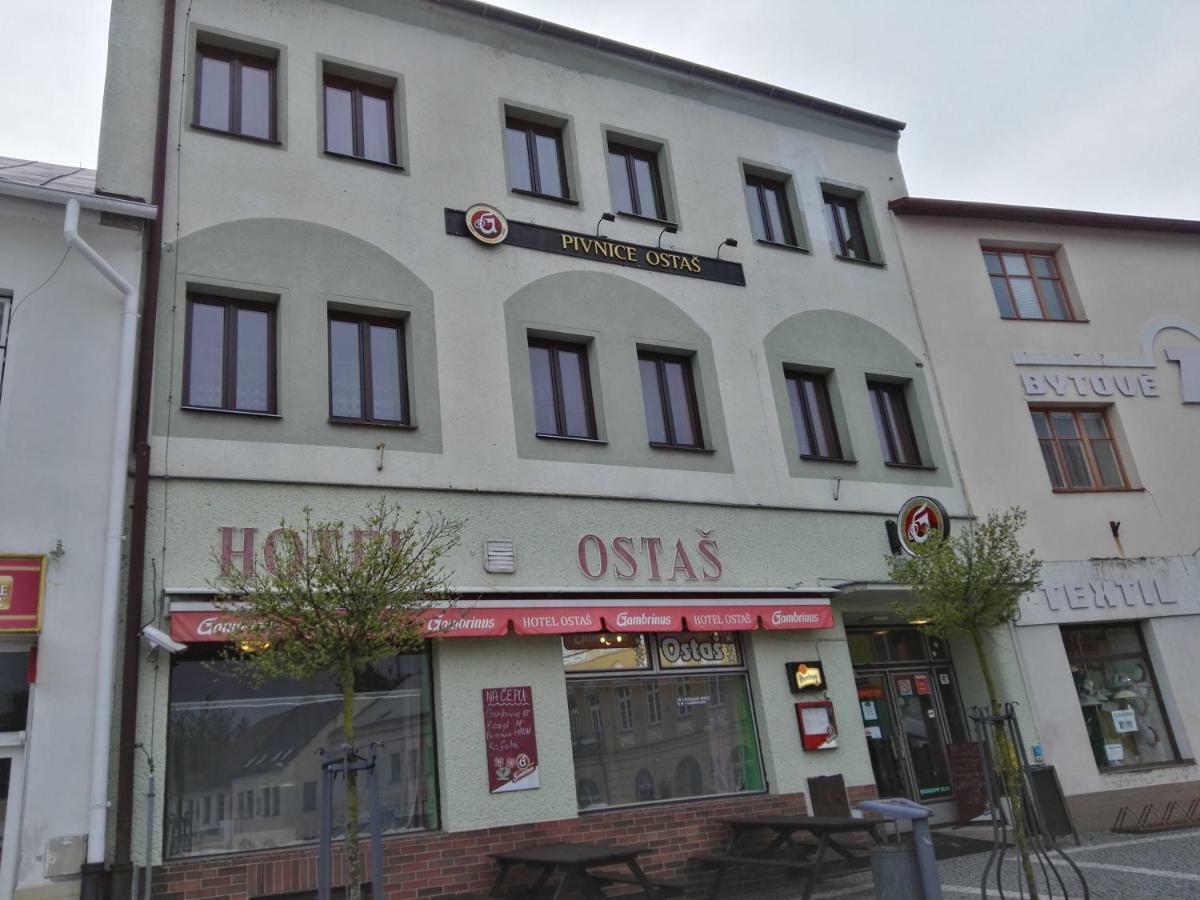 Hotel Ostas Police nad Metují Esterno foto